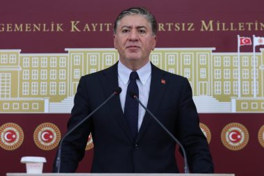 Murat Emir: Kürsü işgalini yapan AKP Grubu, Meclis Başkanı görmedi mi, duymadı mı?
