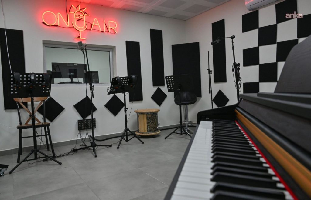 Ankara Büyükşehir Belediyesi’nden gençlere ve müziğe tam destek… “Stüdyo Senin-Müzik Stüdyosu” müzikseverleri ağırlıyor