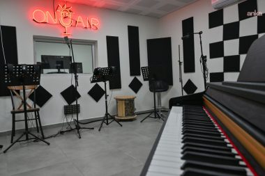 Ankara Büyükşehir Belediyesi’nden gençlere ve müziğe tam destek… “Stüdyo Senin-Müzik Stüdyosu” müzikseverleri ağırlıyor