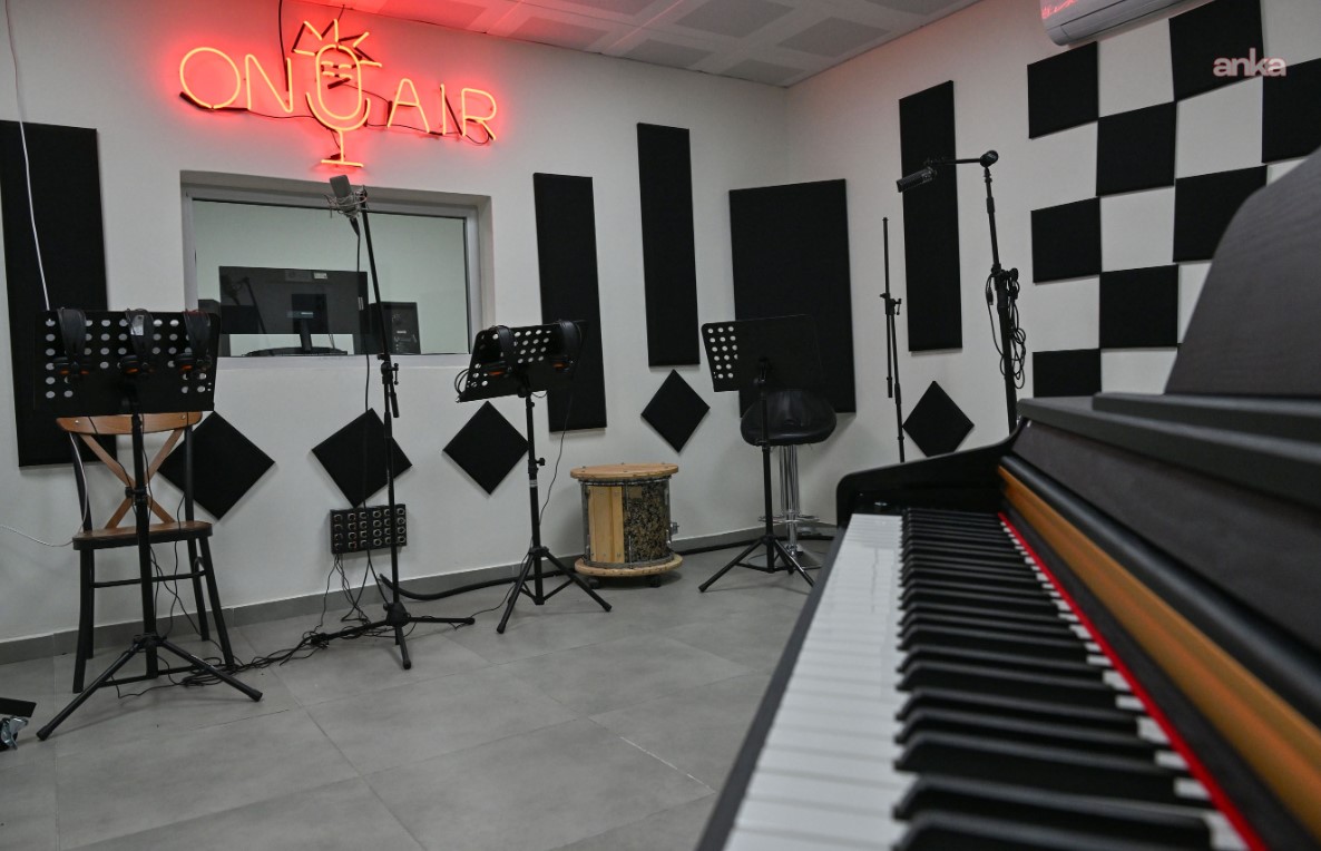 Ankara Büyükşehir Belediyesi’nden gençlere ve müziğe tam destek… “Stüdyo Senin-Müzik Stüdyosu” müzikseverleri ağırlıyor