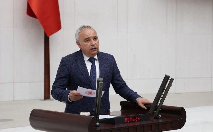 CHP’li Bakırlıoğlu Manisa Hali’nde esnafı ziyaret etti: “Akaryakıttaki bu fiyat artışına bir an önce çözüm bulunmalı”