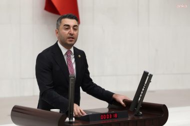 CHP’li Avşar, Bakan Kurum'a deprem konutlarını sordu: