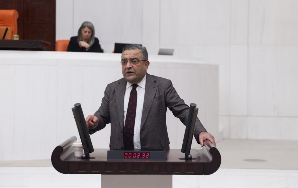 Sezgin Tanrıkulu’ndan Cevdet Yılmaz’a: “Hayat pahalılığına karşı ‘sosyal koruma paketi’ hazırlanması yönünde bir çalışma var mı?”