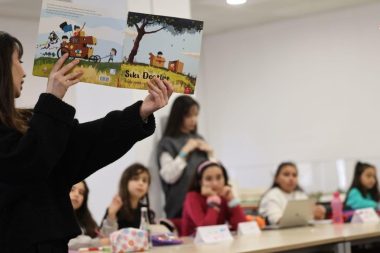 İzmir’de çocuklar kendi kitaplarını yazdı