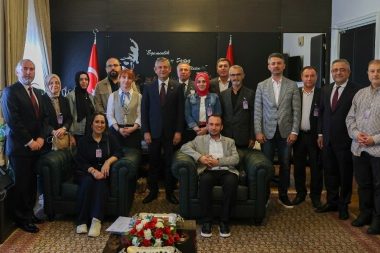 Özgür Özel, KHK’lılar Platformu ile TBMM’de bir araya geldi