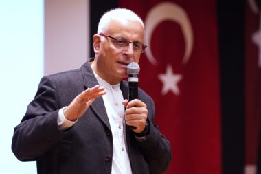 Tutuklu gazeteci Merdan Yanardağ: Tele1’e kayyum atayan iktidar, şimdi de TMSF eliyle satışa çıkararak kanalımızı yağmalamaya ve yandaşlara peşkeş çekmeye çalışıyor”