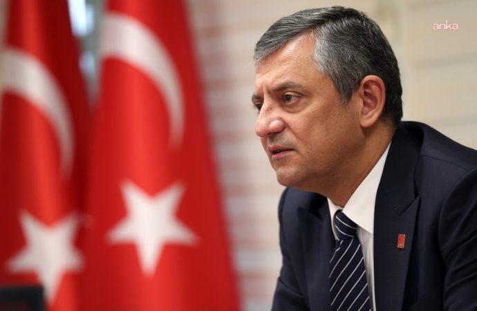 Özgür Özel, Ümit Erkol’u cezaevinde ziyaret etti: “Erkol’u esir tutanlar, ellerinde delil varsa iddianameyi bir an önce yazmalı”